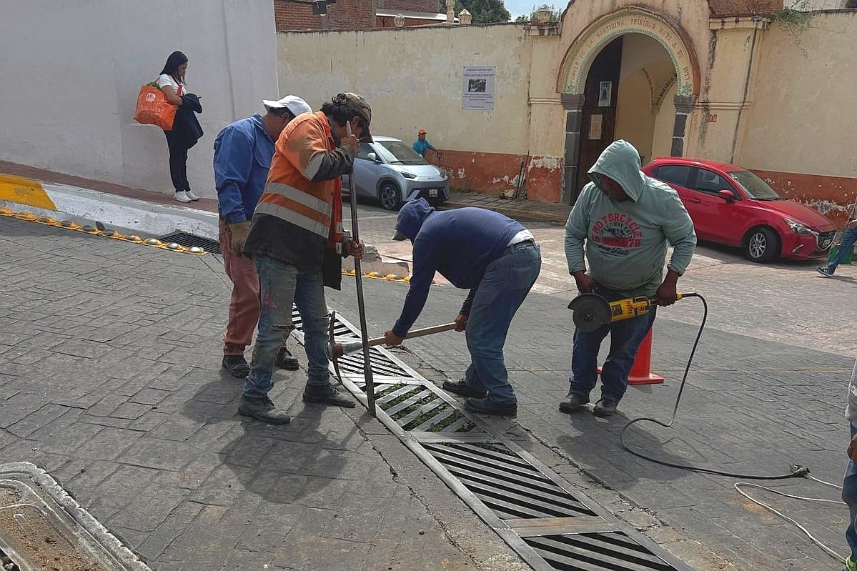 Realiza Ayuntamiento de Tlaxcala jornada intensiva de limpieza preventiva de rejillas pluviales para proteger a la ciudadanía